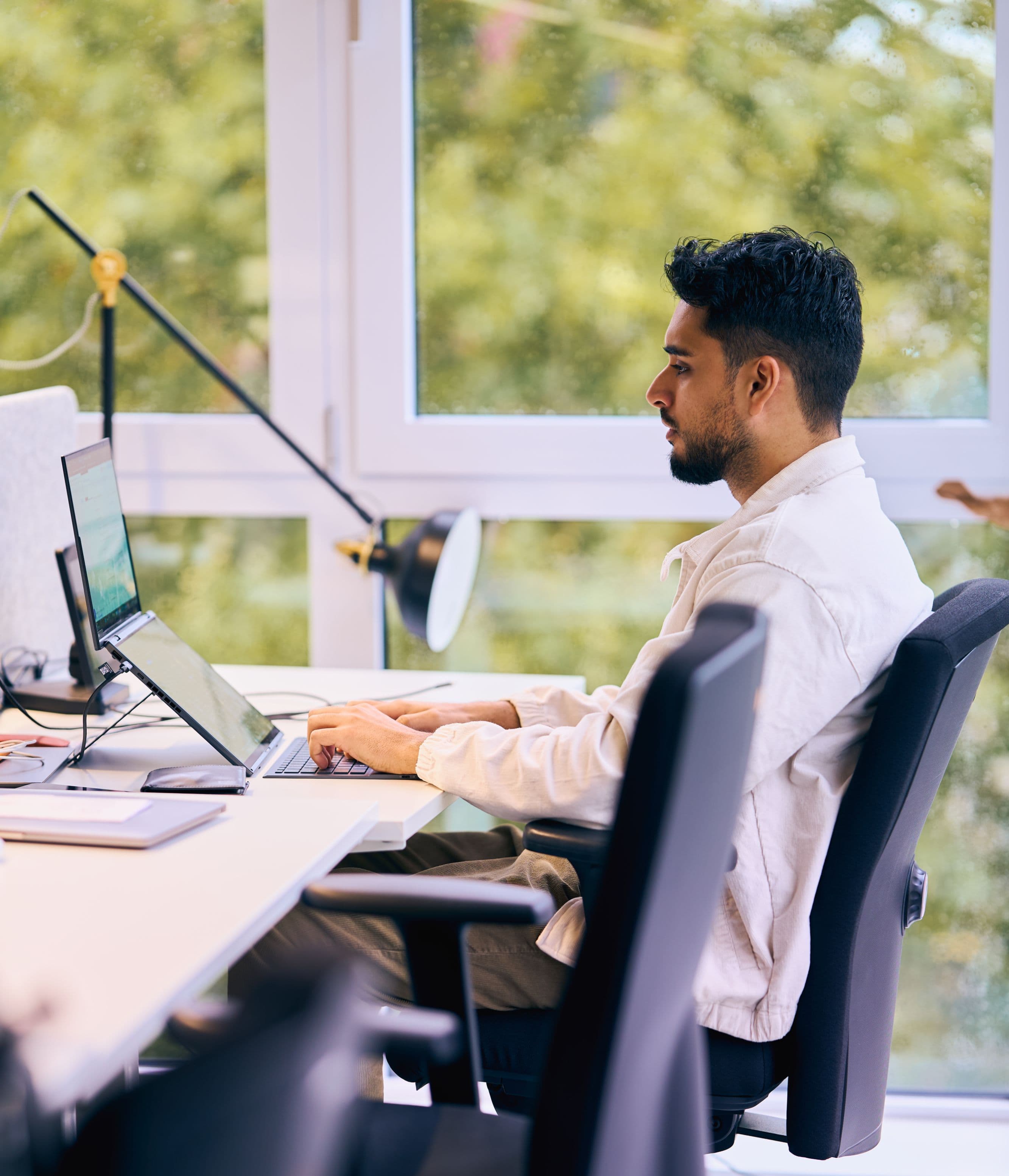 sticky-text-scroll-image