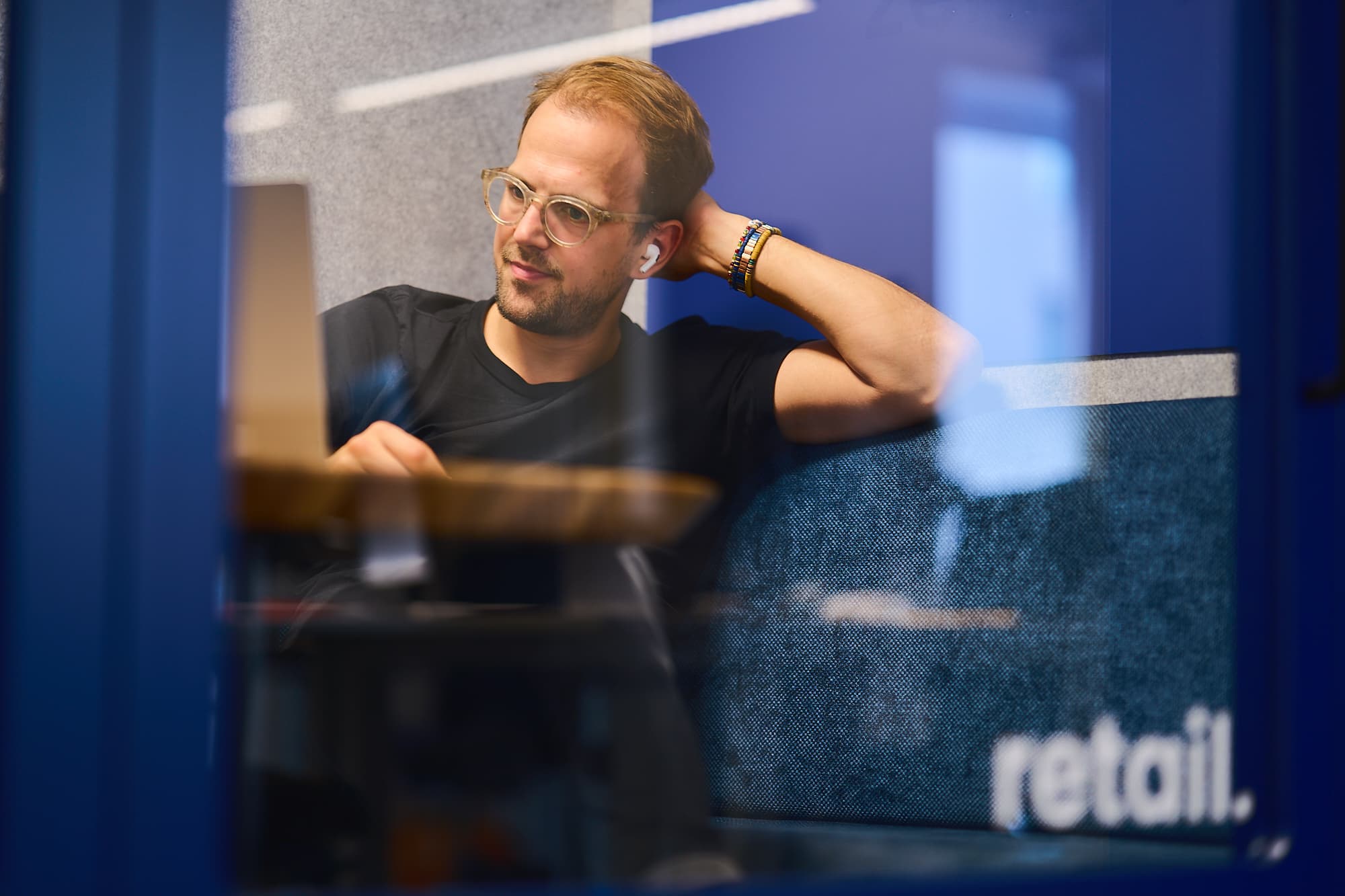 sticky-text-scroll-image