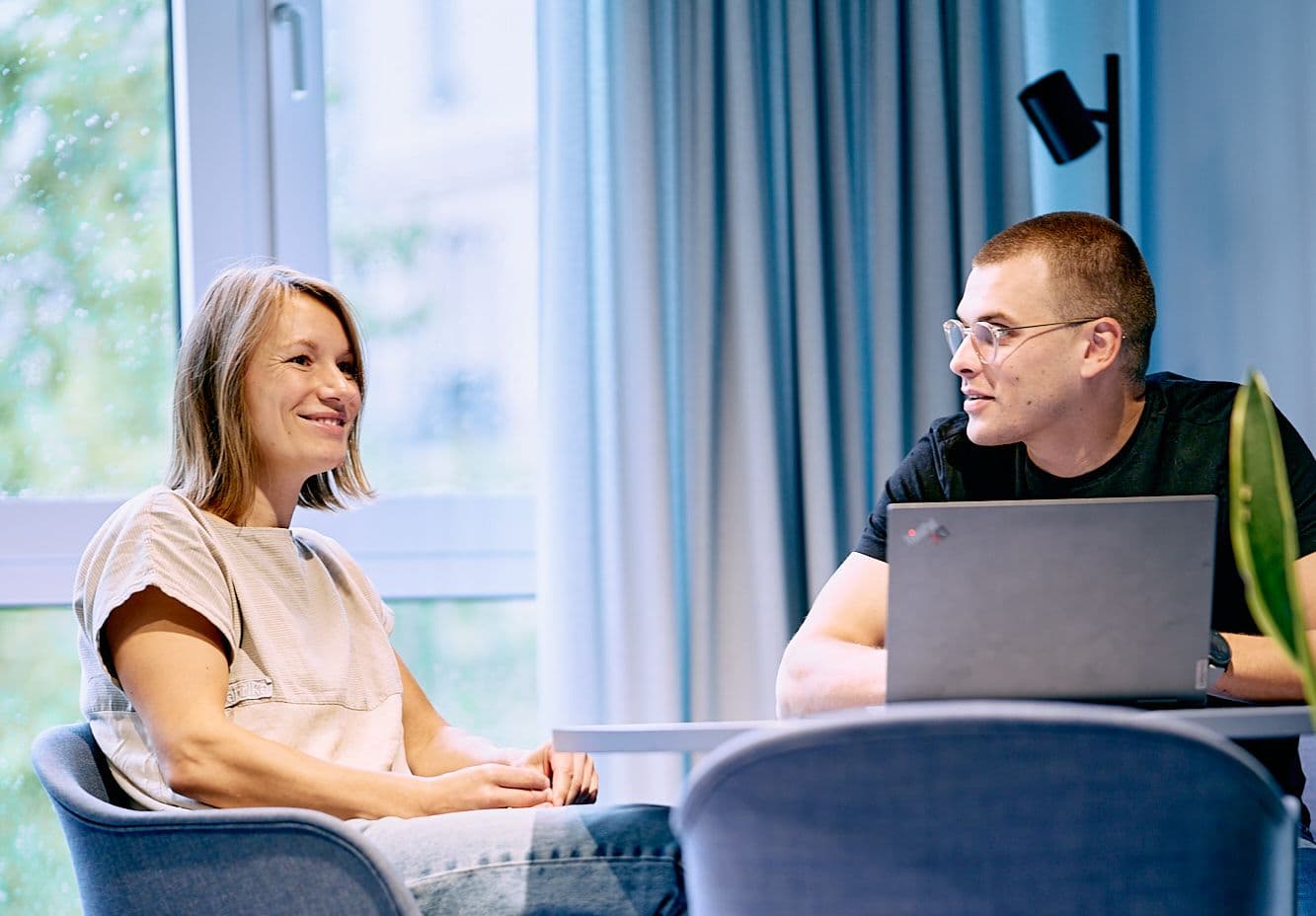 sticky-text-scroll-image